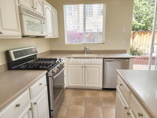 Building Photo - Beautiful four bedrooms, three bathrooms and three car garage Dublin home