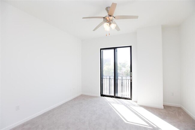 Building Photo - 4820 Caroline St