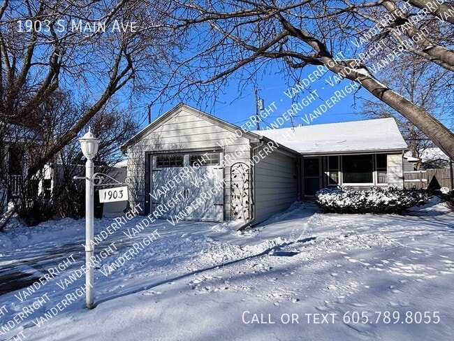 Building Photo - 1903 S Main Ave