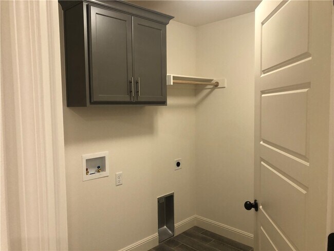Building Photo - 448 Fox Cir