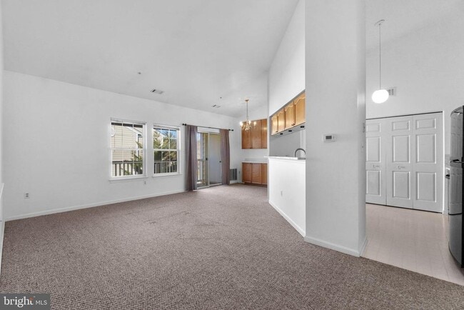 Building Photo - 8200 Blue Heron Dr