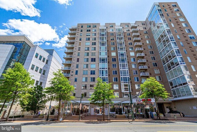 Building Photo - 930 Wayne Ave