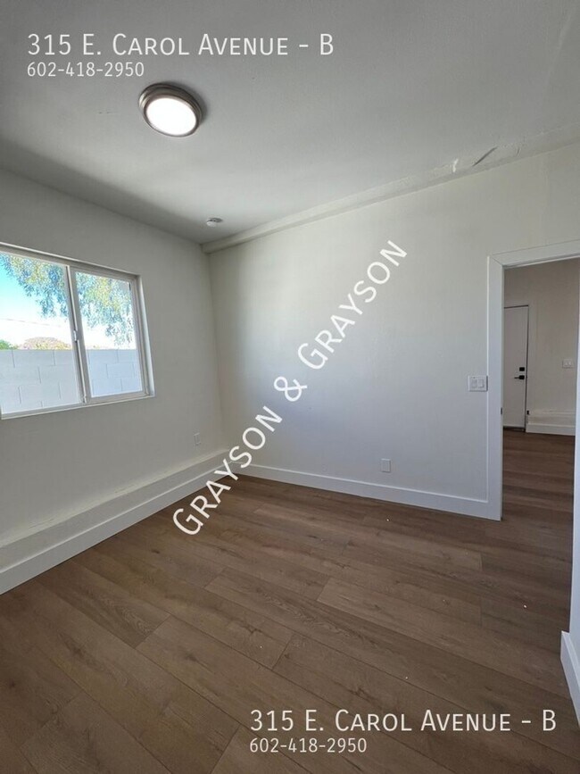 Building Photo - 315 E Carol Ave