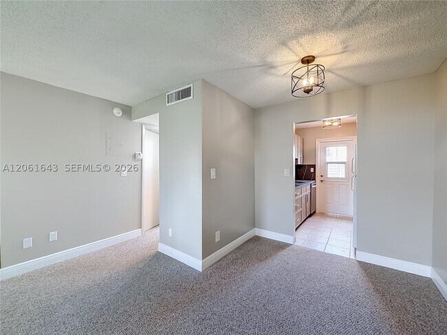 Building Photo - 6211 SW 37th St