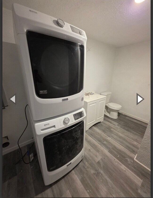 Building Photo - 107 Grundy St