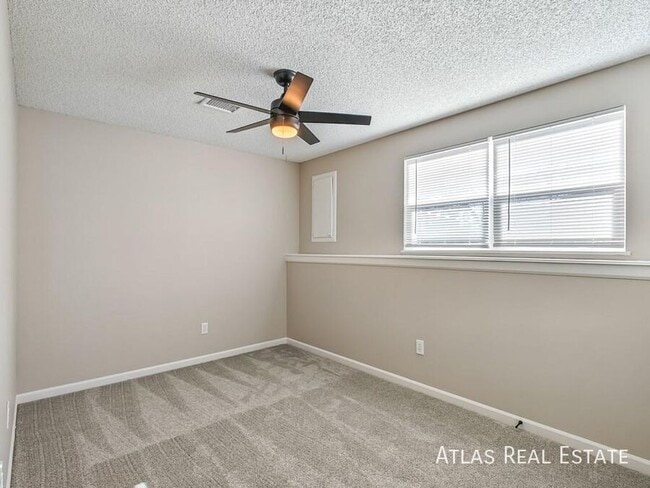 Building Photo - 1633 W Prairie St