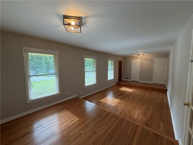 Building Photo - 412 Fielding Ln SW