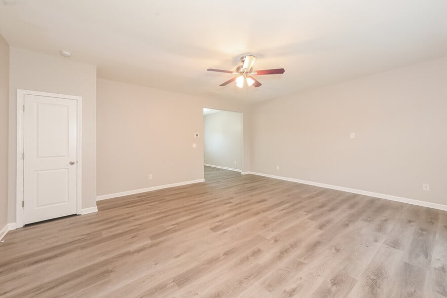 Building Photo - 643 Nonsuch Way