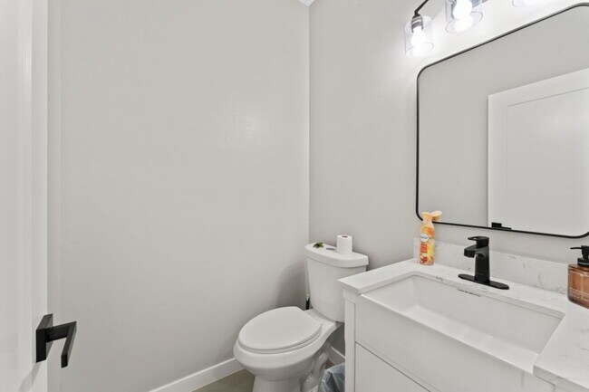 Building Photo - "Charming 4-Bedroom Santa Clarita Home with Fireplace – Spacious 2,623 Sq. Ft. Retreat!"