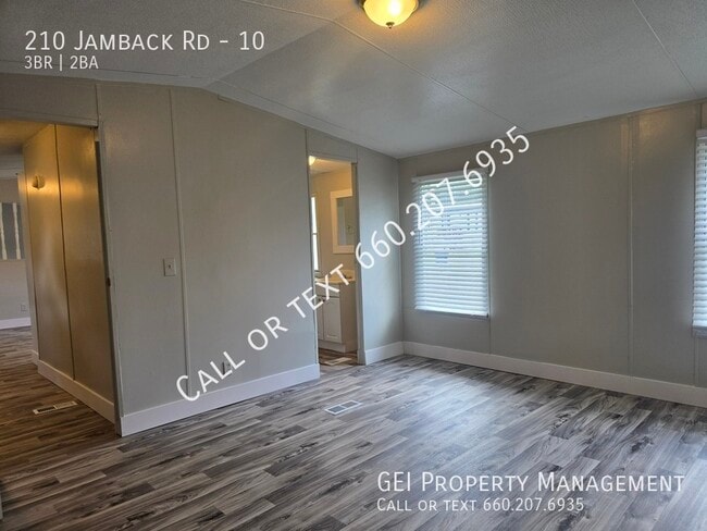 Building Photo - 210 Jamback Rd