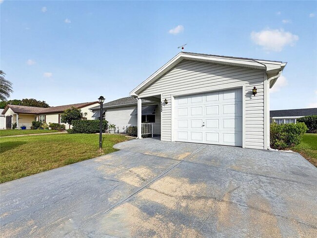 Building Photo - 1222 Santos Pl