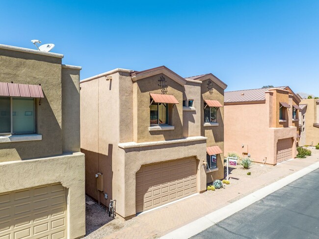 Building Photo - Golden Ridge at RiverWalk