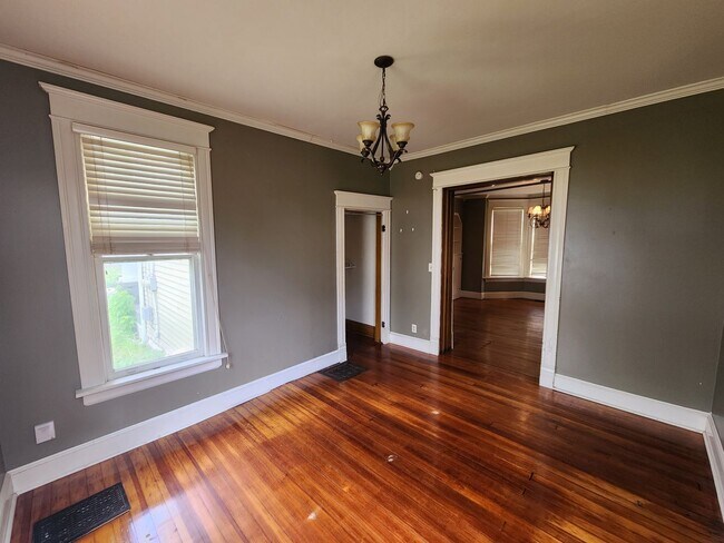 Building Photo - 308 S Lincoln Ave