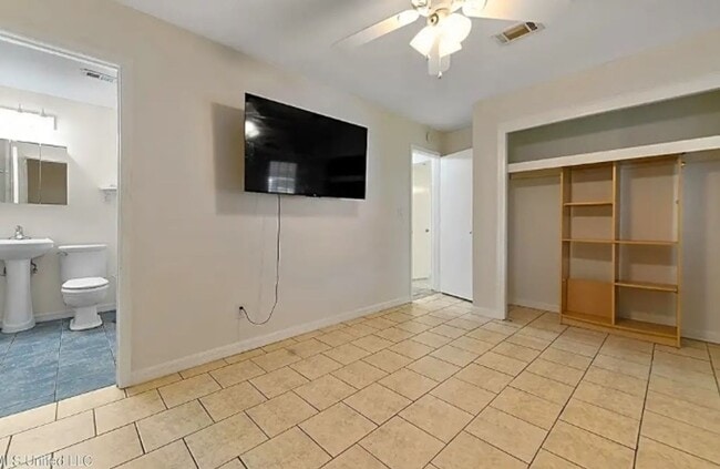 Building Photo - Gulfport 4 Bedroom