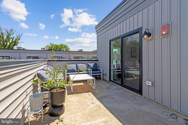 Building Photo - 40 Mural Walk NE