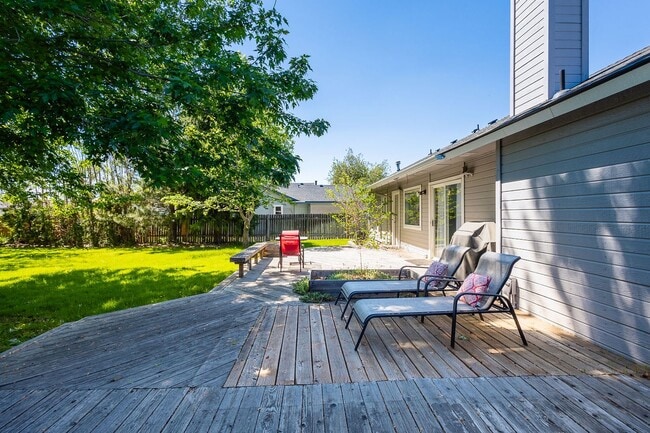 Building Photo - Newly Renovated 3 bed 2 bath home in the heart of MERIDIAN