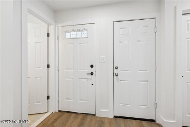 Building Photo - 18 Oak Knl Dr