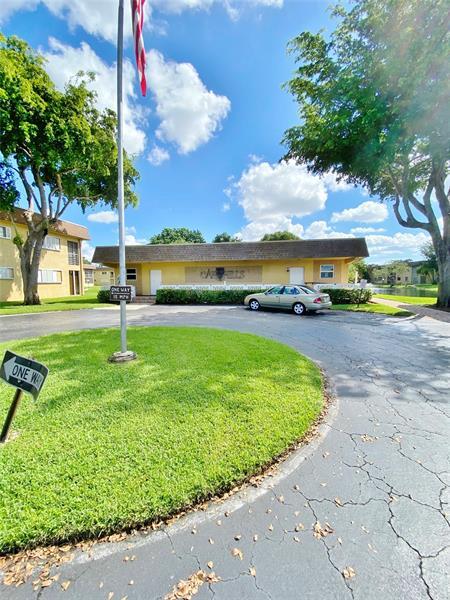 Building Photo - 5170 SW 40th Ave