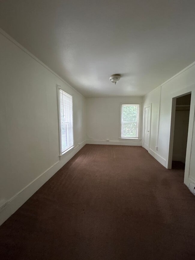 Building Photo - 404 2nd Ave E