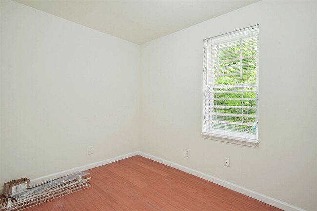 Building Photo - 3 br, 1 bath Triplex - 1616 WILLINGTON ST ...