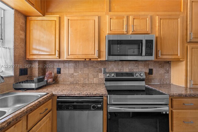 Building Photo - 541 Blue Heron Dr