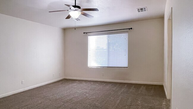 Building Photo - 4 Bedroom Treasure Valley Home Near Crimson High School