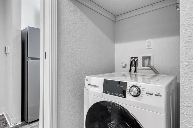 Building Photo - 304 S Maryland Pkwy