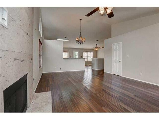 Building Photo - Amazing 3 bedroom 2 bath home is West El P...