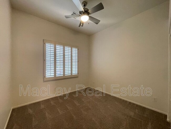 Building Photo - 3820 S Barberry Pl