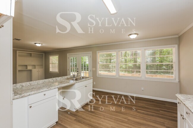 Building Photo - Feel welcome in this well-maintained 3BR 2BA