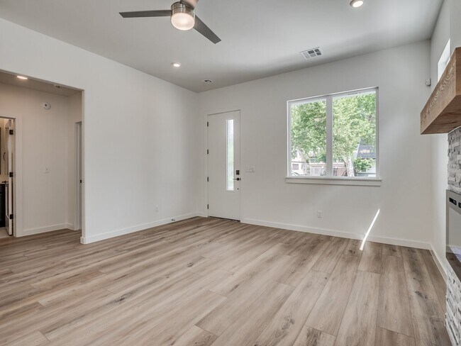 Building Photo - 2114 NW 20th St