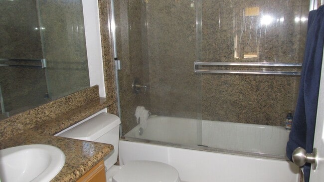 Building Photo - Spacious 1 bedroom at the beach