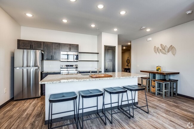 Building Photo - 1609 Doman Dr