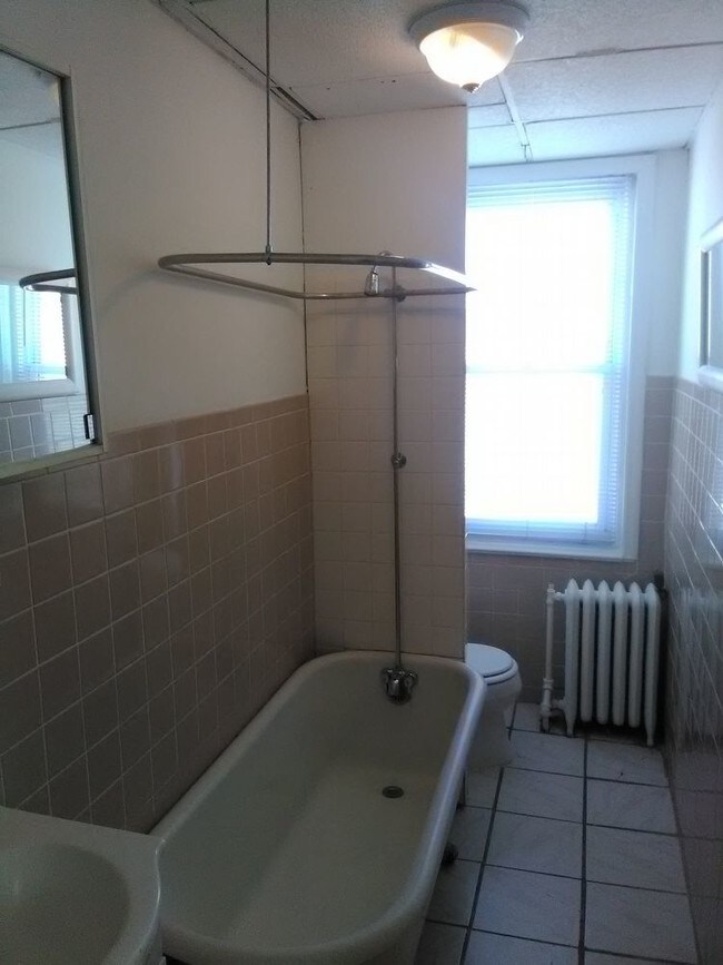 Building Photo - 238 W Abbottsford Ave