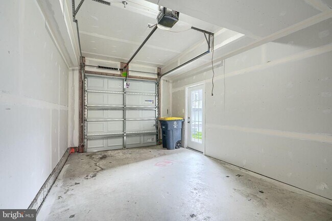 Building Photo - 10720 Presidential Pkwy