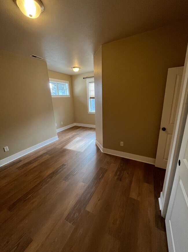 Building Photo - Beautiful 3-bdr with double car garage in desirable Timber Creek Community!