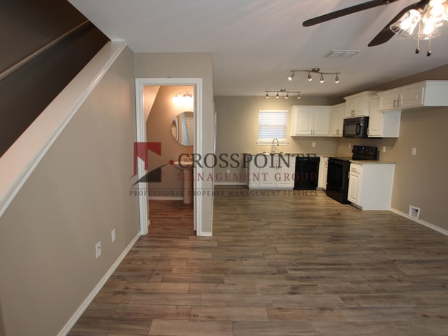 Building Photo - Tour Today: 2 Bedroom Town house for Rent in Lindale!