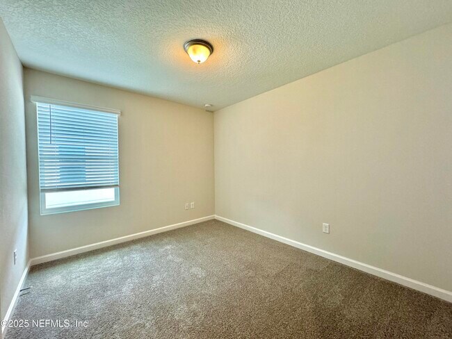 Building Photo - 826 5th Ave S