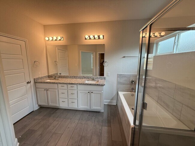 Building Photo - Stunning 4x3 Rental Home in Bulverde, TX!