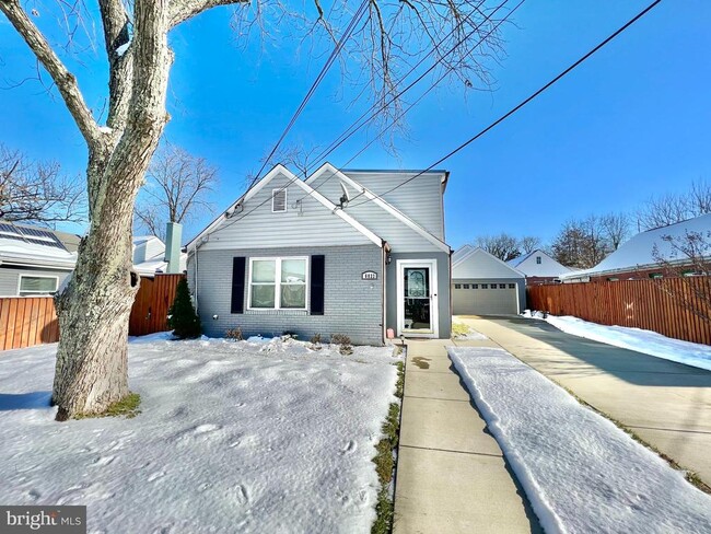 Building Photo - 6833 Standish Dr