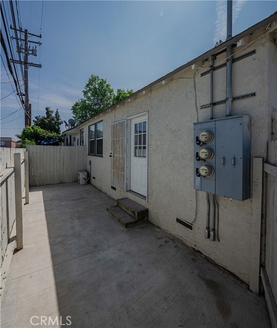 Building Photo - 1719 Cabrillo Ave