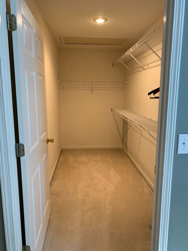 Building Photo - 3 Bedroom / 2.5 Bath Condo  Johnson City, TN