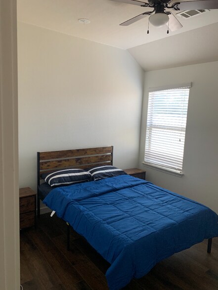 Building Photo - 5900 Zachary Scott St