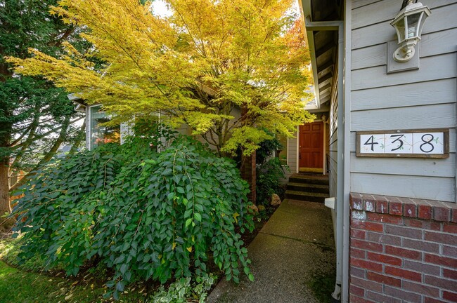 Building Photo - Spacious two-story 5 bedroom home tucked a...