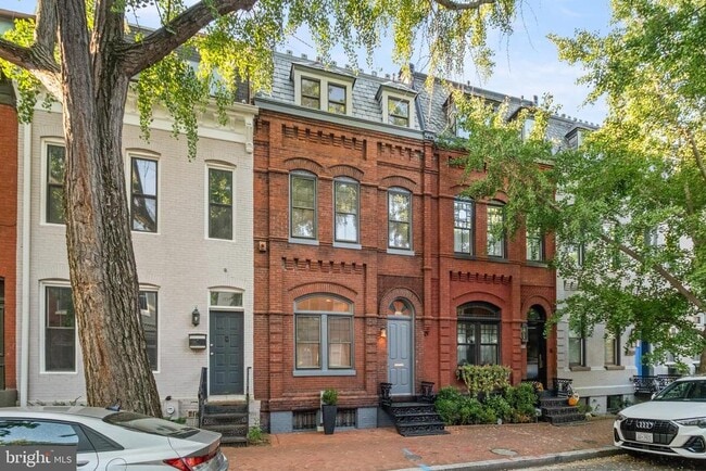 Primary Photo - 1522 Swann St NW