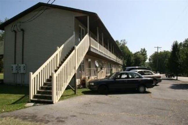 Primary Photo - 2 Bedroom / 1 Bath Apartment Johnson City, TN