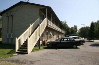 Building Photo - 2 Bedroom / 1 Bath Apartment Johnson City, TN