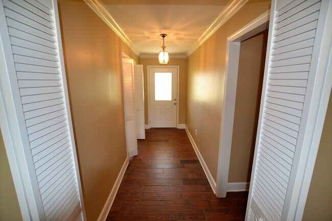 Building Photo - Newly Renovated 3 Bedroom Home in Sherwood...