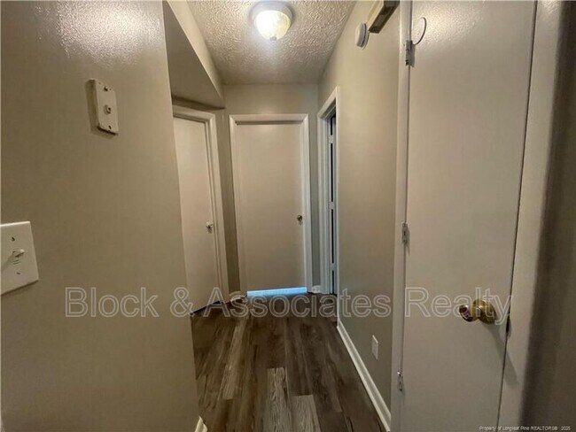 Building Photo - 3392 Galleria Dr