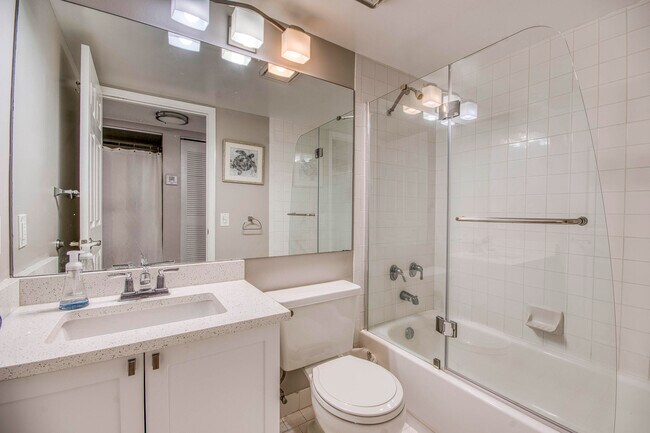 Building Photo - 619 Waterside Dr